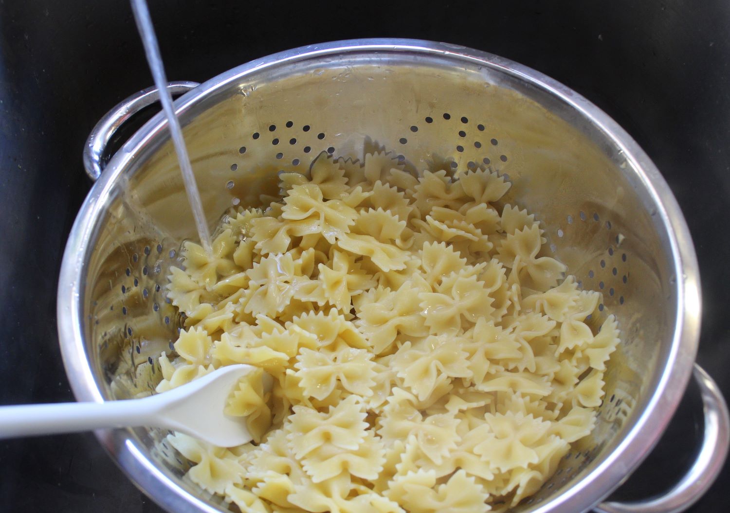run cold water over pasta for lemon basil salad 1