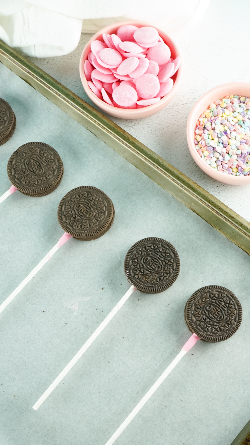 put the oreo cookies back together