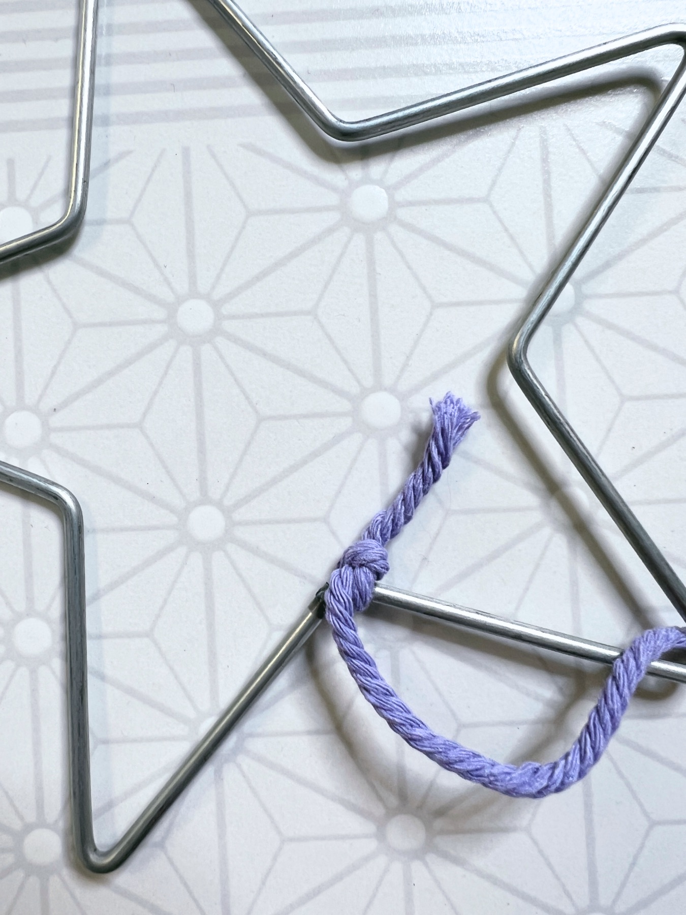 how to start a knot on a star macrame wall hanging