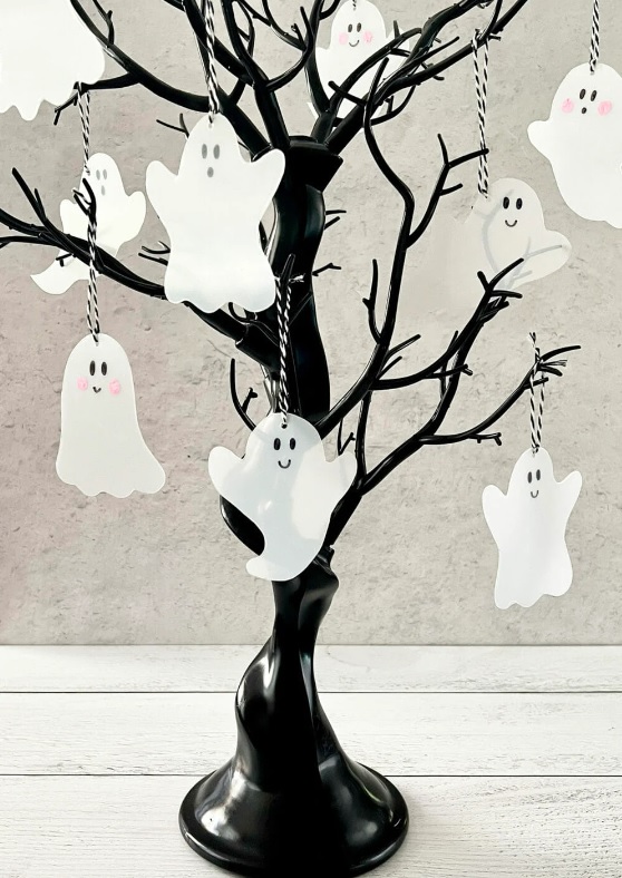 Easy Halloween Ghost Tree Ornaments