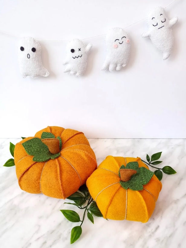 Felt Ghost Banner DIY with Pattern