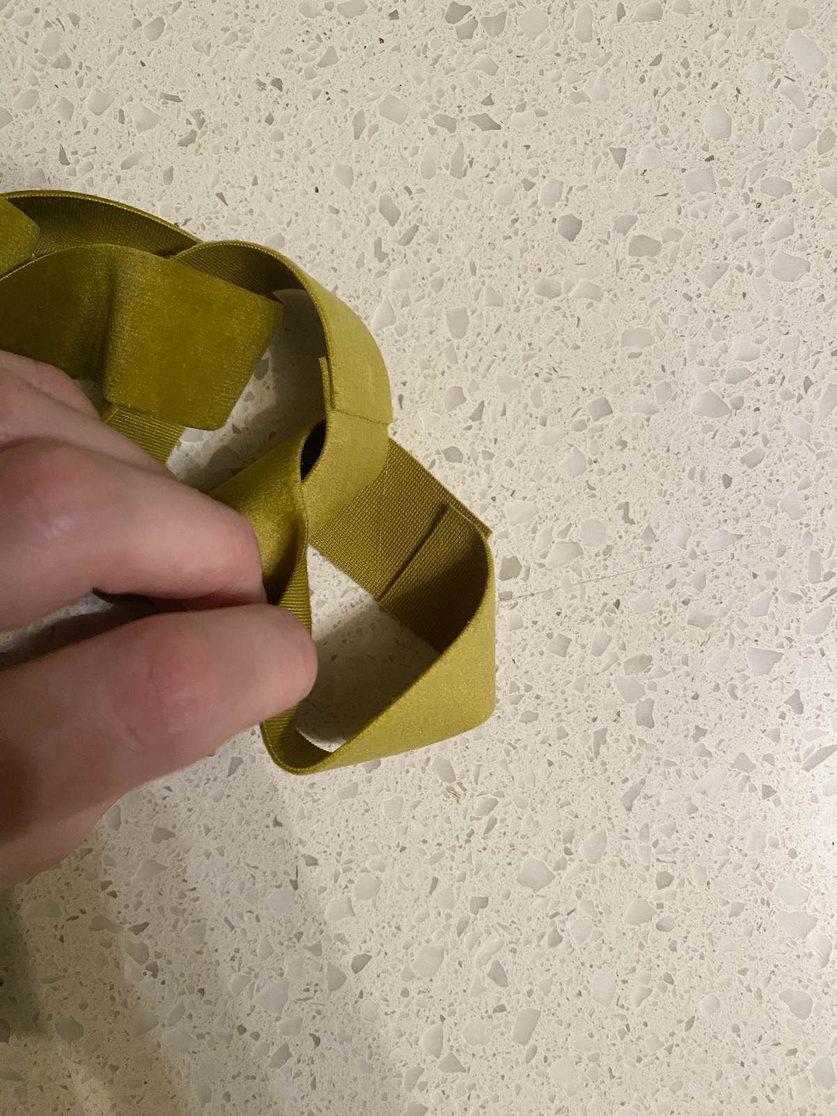 Assembly of a DIY velvet chainlink garland