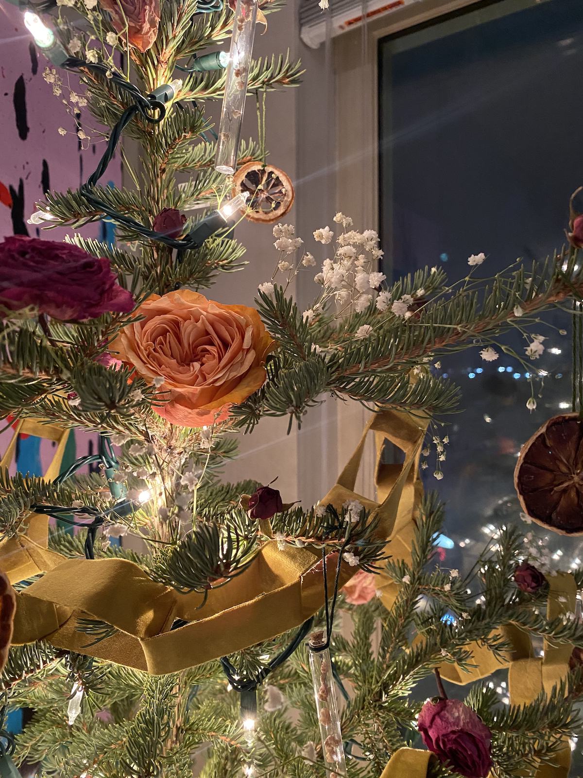 A Christmas tree with the velvet chain link garland, dried flowers and dried fruit