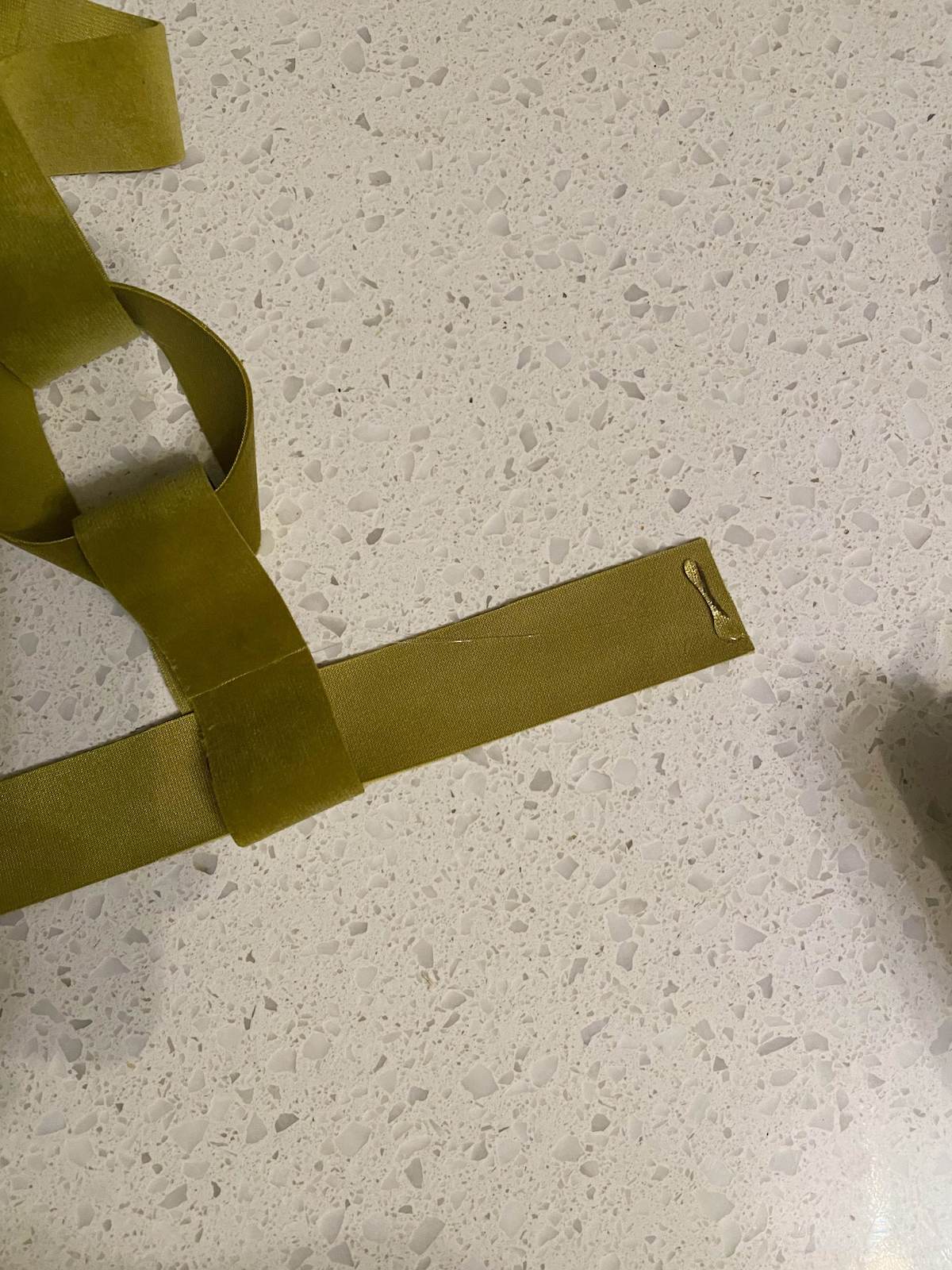 Assembly of a DIY velvet chainlink garland