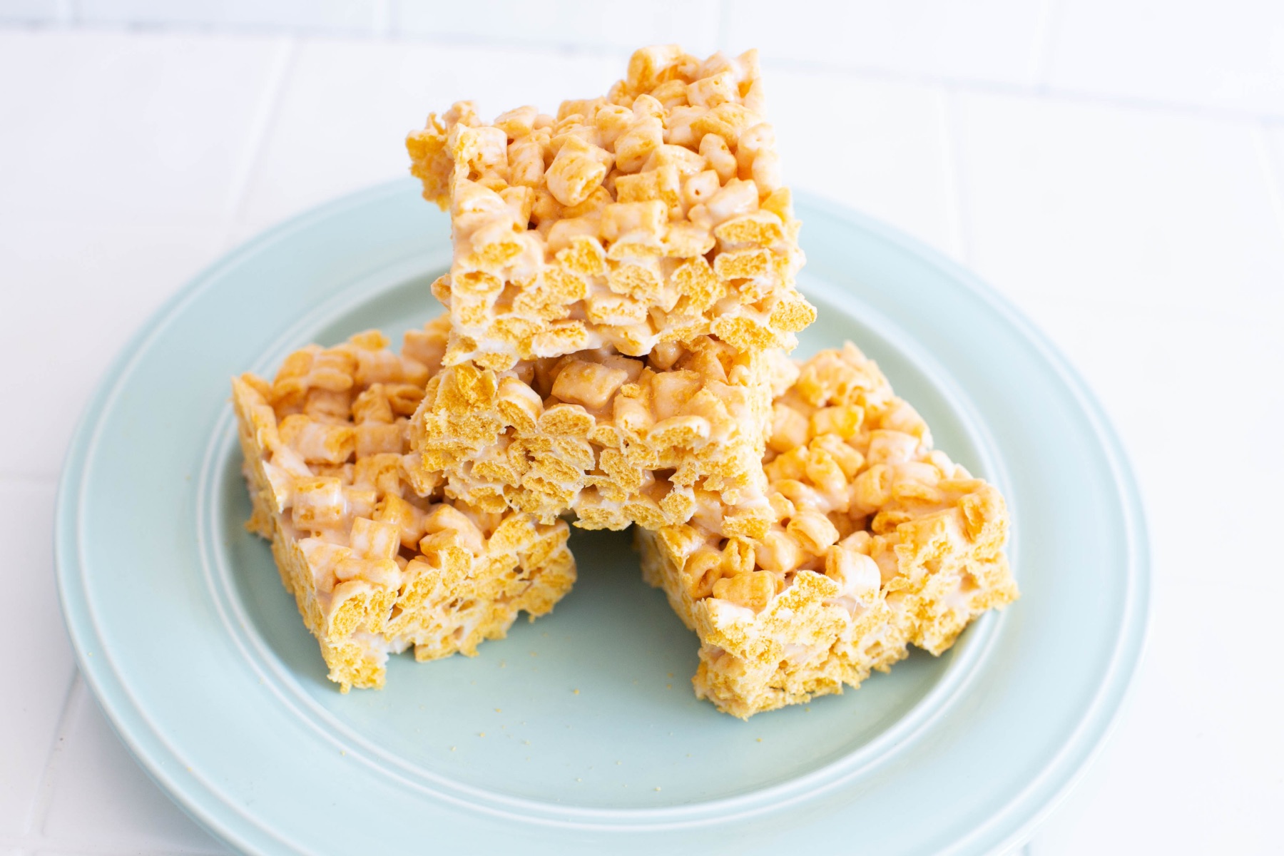 close up of cap'n crunch crispy treats