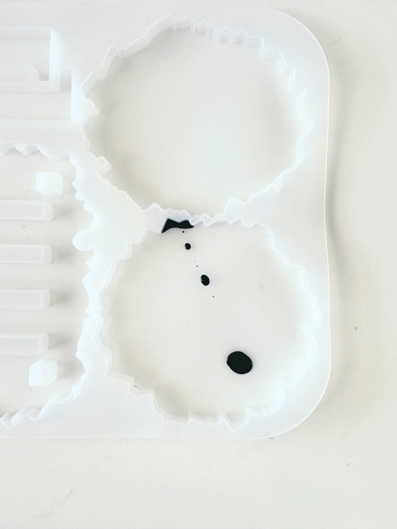 add alcohol ink to the mold before resin