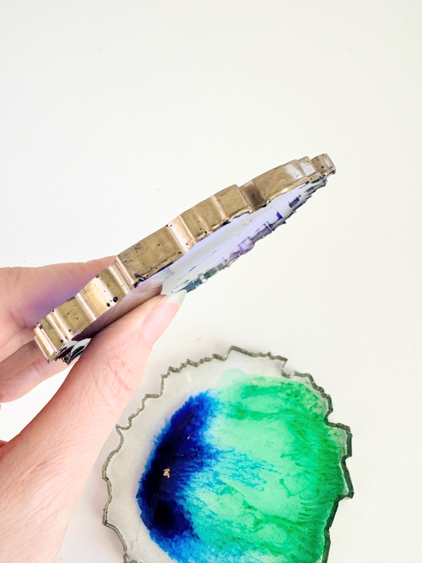 creating a gold rim on the diy resin coasters