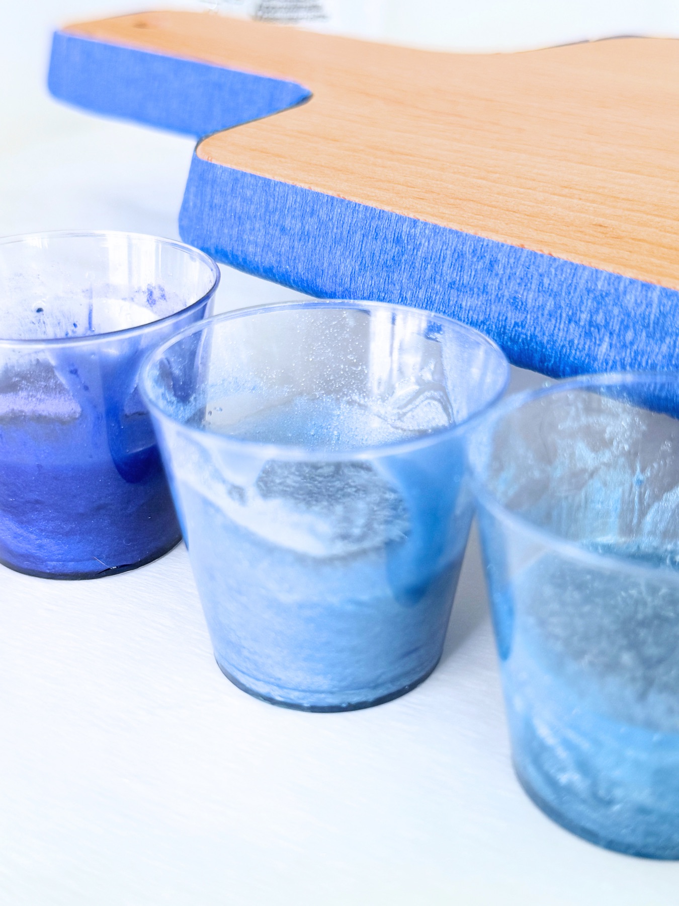 mica and resin mixed and ready to pour web