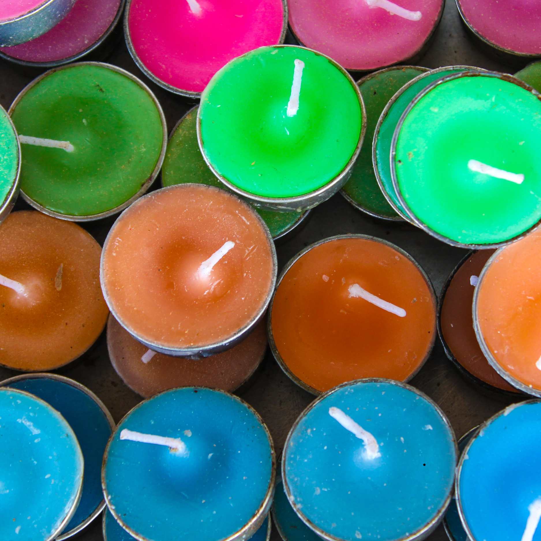 use tea lights to paint candles